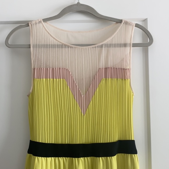 Like new gorgeous BCBG dress - Picture 5 of 6